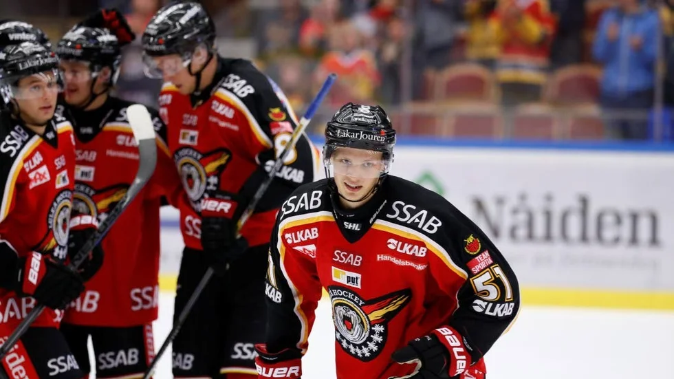 Hyllas. Kristian Näkyvä har inlett säsongen på ett strålande sätt och efter segern mot brynäs hyllades den finländske backen.