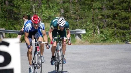 SEGRAREN. Kirunacyklisten Mats Nygren spurtslog Gimonäs Peder Larsson i Majrundan.