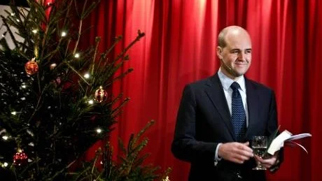GÅVOTID. Statsminister Fredrik Reinfeldt (m) levererar goda reformer lagom till jul.