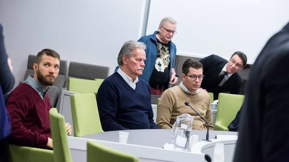 Lars-Erik Löfroth, i mitten av bilden, medverkar  vid rättegången.