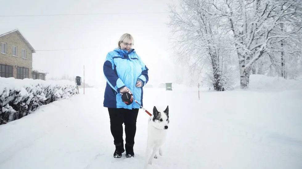 Olycksdrabbad. Hunden Smulan försökte lyfta upp Maria Isaksson Fors när hon låg skadad på marken. "Det var som en hjältehund från en tecknad film".