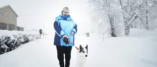 Låg i snön och väntade på ambulans i två timmar