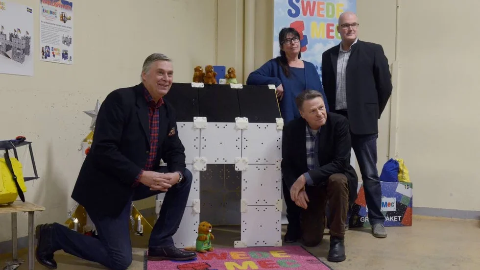 På gång. Jeff och Eva Nilsson tillsammans med Gunnar Pettersson, platschef för Plastia och kommunalråd Inge Andersson (S).