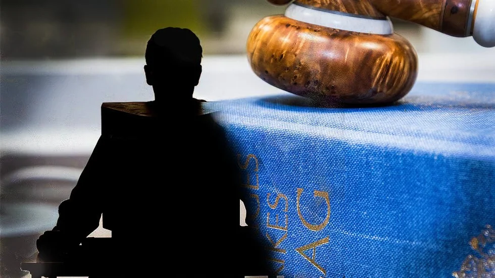Den villkorligt frigivne Piteåbon döms till sex månaders fängelse för misshandel, olaga hot och skadegörelse.