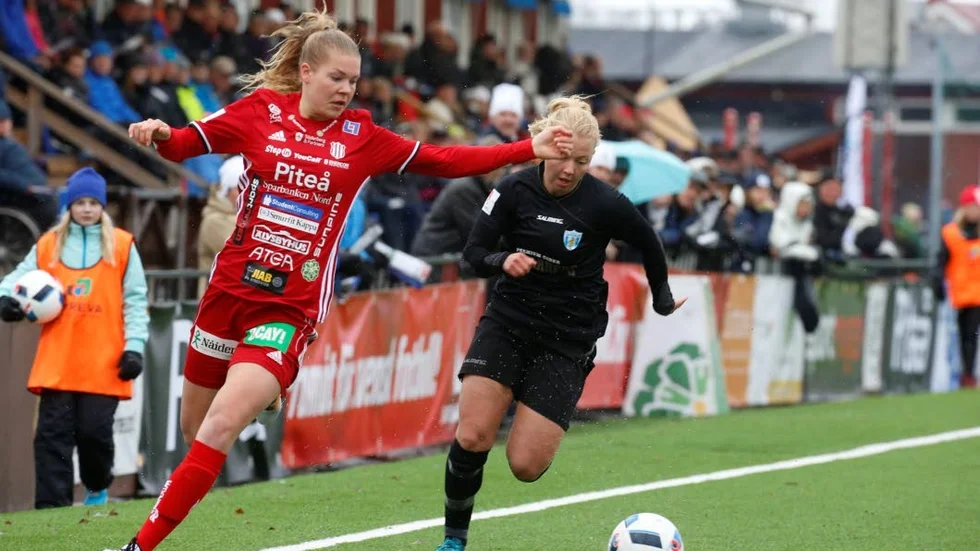 Målskytt. Nina Jakobsson satte en halvvolley ribba in till 2-0.