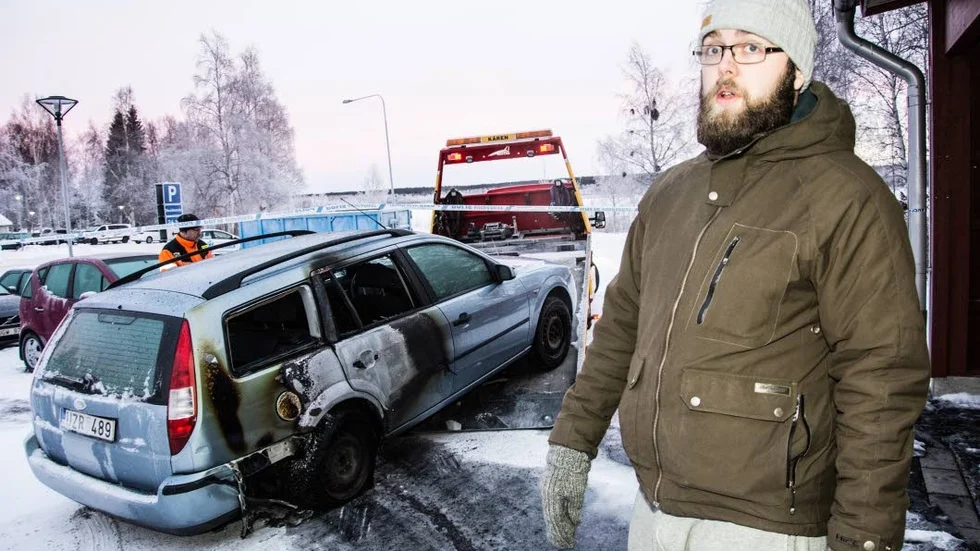 Deppigt. - Jag hade nya vinterdäck konstaterar en drabbad bilägare, Per Gunnvard. Här hämtar en bärgningsbil hans fordon, en av tre totalförstörda bilar.Carportbranden är bara en i raden av bränder de senaste veckorna i kvarteret. Tre utbrunna sophus vittnar om eländet.
