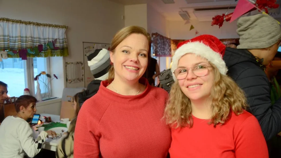 JULFIRANDE. Det var Lotta Eriksson och Wilma Andersson som arrangerade det gemensamma julfirandet under julafton.