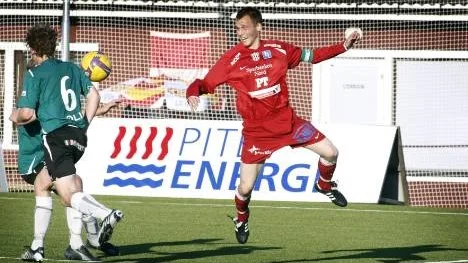 Victor Brännström har sin vana trogen hittat målet i vårens division 2-fotboll. Tre mål och tre segrar har Victor och PIF öppnat med.