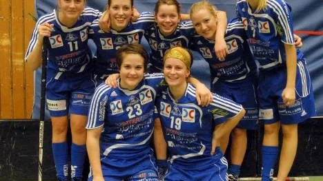 K4seger: K4-målskyttarna i segermatchen mot Argentum. Stående fr.v. Juli Arvidsson, Rebecca Marklund, Julia Forsgren, Elin Grahn och Emma Sjödin. Sittande fr.v. Emmelie Sundberg och Matilda Lundgren.