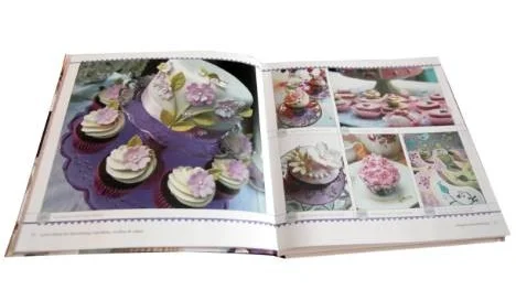 Flera av Åsas cupcakes finns med i en nyutgiven amerikansk inspirationsbok. "Men drömmen finns om en helt egen bok med pysseltips och recept. Jag måste bara få tid till det!", säger hon.