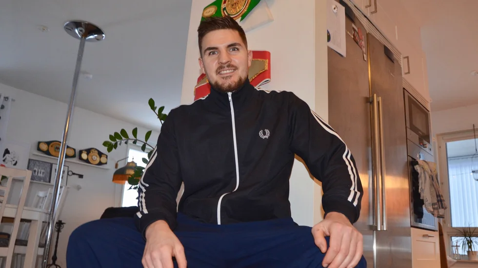 Det går hela tiden framåt i Erik Skoglunds strävan att kunna känna sig fysiskt återställd efter den svåra hjärnblödningen december 2017. Han har just nu inga planer på att ge upp hoppet om comeback.
