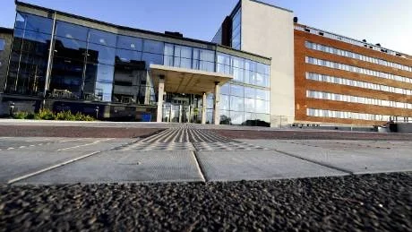 Finns i systemet. Den 17-årige eleven finns i skolans system men signaler om det har inte nått CSN.
Foto: Andreas Wälitalo