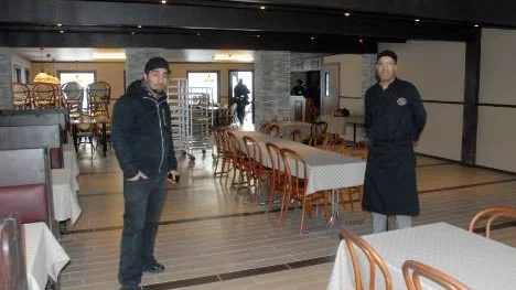 Inget är sig likt efter tre månaders renovering av Mathörnan. Ägaren Tair A-Ali och chefskocken Karim Ameziane är nöjda.