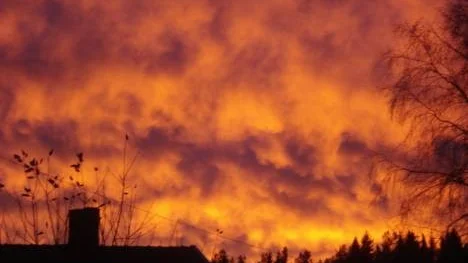 Flammande himmel i Öjebyn.