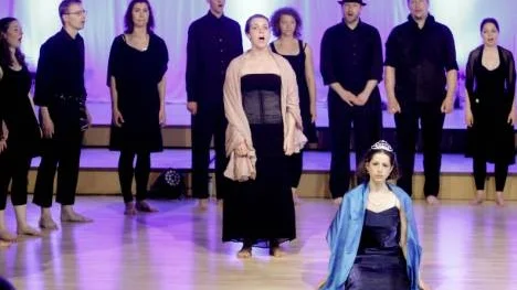 Librettot till "Dido och Aeneas" av Nahum Tate, bygger på Vergilius epos Aeneiden. Här Talia Galletto som Dido, drottningen acv Khartago som blir så förkrossad när prins Aeneas lämnar henne att hon dör av brustet hjärta. Men före det sjunger hon den berömda arian " "When I am laid in earth".