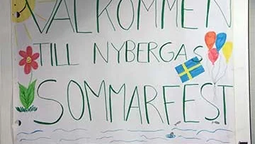En somrig välkomstskylt mötte Nybergas boende.