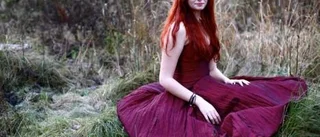 Bal, fest och maskerad i egen modevisning