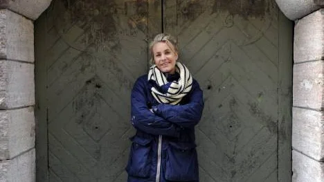 "Äldrevården är en dramatisk arena, jag tänkte från början att den borde gestaltas. Människor som är förvirrade och inte minns tillsammans med stressad personal - det uppstår hela tiden dråpliga och absurda situationer", säger Sara Beischer.