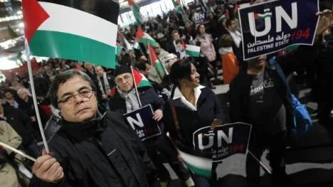 Palestinier i Sverige som i höstas demonstrerade på Sergels torg med krav på att Palestina ska få bli Förenta Nationernas 194:e medlemsstat.