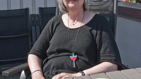 Om barn förr och nu ... Lena Lindgren vid Arvidsjaurs kommuns kulturförvaltning är efter två år klar med boken om hur det var att vara barn och gå i skola i kommunen förr och nu.