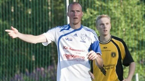 Samuel Lindmark gav Arvidsjaur (till vänster) ledningen i matchens inledning. Men till slut blev det ändå förlust för Samuel och hans Arvidsjaur.