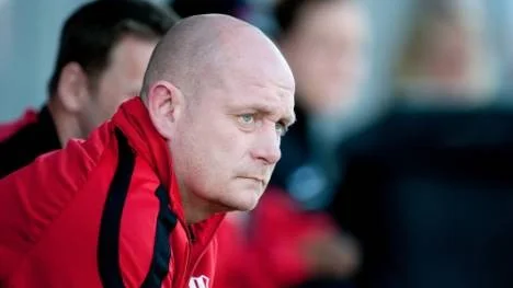 Peter Grundström, Piteå tränare, ser en aning bekymrad ut. "Vi har inte haft den bästa uppladdningen inför matchen mot Kristianstad. Men det är faktiskt ett bra läge", tycker han. (Arkivbild)
