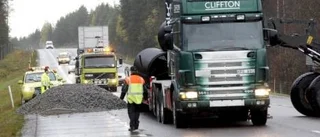 Hål i vägen  - stor trafikfara