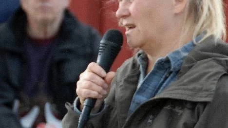 Ann Salomonssons mormor är född i Sundnäs. Ann "byasnackade" om Sundnäs grundare Lars Persson.