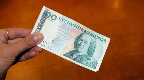 En misstänkt falsk hundrakronorssedel (inte den på bilden) har använts som betalning på klädbutiken Lindex. Nu är sedeln skickad till SKL för äkthetsundersökning.