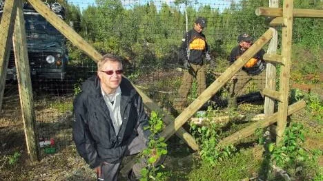 Genom att stängsla in ett område med aspskott hindras älgen från att äta upp de blivande träden. "På tio år hinner det växa upp en lövskog med asp, björk och rönn. Stängslingen är ett beprövat sätt att höja naturvärdet i utvecklingsmarker som hamnat inom naturreservatsgränserna, förklarar Ivar Palo från länsstyrelsen.