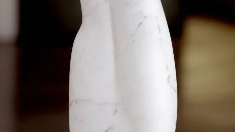 Skulpturen "Torso calacatta" i italiensk marmor.