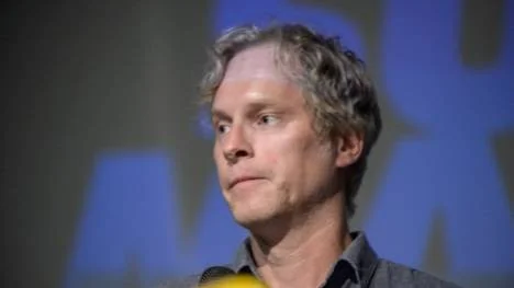 Upphovsmannen och Pitebördige Karl Fredrik Mattsson hade ett internt mål på 62 300 kronor. Det målet var nått flera timmar innan auktionen avslutades. "Jag är enormt glad för pengarna går ju till något bra", säger han.