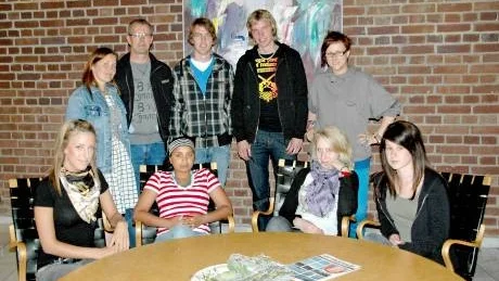 DUBBLA UPPDRAG. I slutet av maj följde gymnasielärarna Lena Anderson och Teppu Simuna med tio av sina elever till Ugandas huvudstad Kampala för att stärka banden mellan Kalix och vänorten.