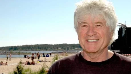 SJUNGER JÄTTEHIT. Kanadensaren Terry Jacks tillbringar en hel vecka i Piteå med sin nyblivna hustru. På lördag framför han sin jättehit Seasons In The Sun tillsammans med SAS Band på Pite havsbads beach party. Foto: Jonas Hansson