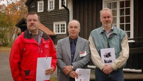 KIRUNAS RÖTTER. Enligt Fab:s vd Lennart Thelin ska Hjalmar Lundbohmsgården stå kvar till 2015. Sedan vill föreningen Kirunas rötter med Kenneth Johansson, Harald Ericson och Peter Stenberg i spetsen flytta byggnaden till en kulturstadsdel.