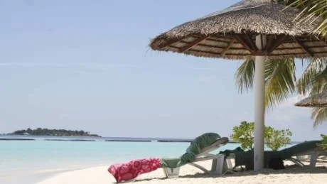 SKÖN VILA. Strandbädd på ön Kurumba.