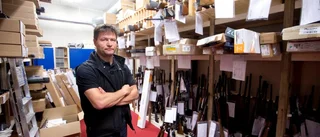 Långa väntetider drabbar vapenhandlare