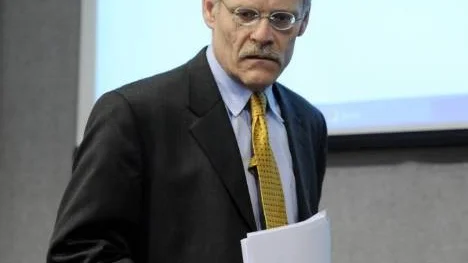 Riksbankschefen Stefan Ingves och hans medarbetare har valt att låta lagd styrränta ligga. Ett klokt beslut.