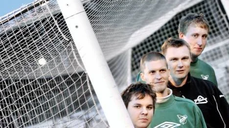 Tre nya spelare i Jävre, och en talang. Närmast, vid stolpen, står Peter Gabrielsson (från Hemmingsmark), och bakom honom Jimmy Lundmark (Hemmingsmark), Fredrik Berglund (comeback) och längst bak ser ni Jonas Lindholm, talangfull mittback.