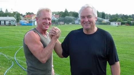 Vem har Älvsbyns bästa fotbollsspelare, Greger Sundman (till vänster) eller Don Andersson? Ikväll, tisdag, ska de bildligt bryta arm om den saken då Älvsby IF möter det tillfälligt sammansatta kommunlaget på Älvåkra IP.