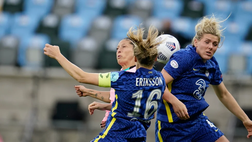 Millie Bright, till höger, ordnade en Chelseaseger i Champions League-premiären mot Paris Saint-Germain. Arkivbild.