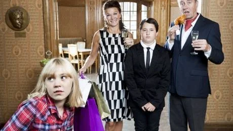 HUVUDROLLER. Mathilda Lindström, Katrin Sundberg, Samuel Ram och Lennart Jähkel gör huvudrollerna i årets radiokalender, Allt du önskar.