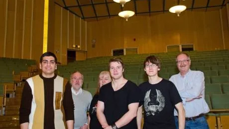 ARRANGÖRER. Sedan oktober har den arrangerande trion från naturvetenskapliga programmet jobbat med att få ihop tävlingen. Alan Omar, Stig Nilsson, matematikutvecklare på Bodens kommun, Eva Olausson, biträdande rektor Björknäsgymnasiet, Anton Svensson, Tom Andersson och Nils-Olof Sundin, handledare och lärare.