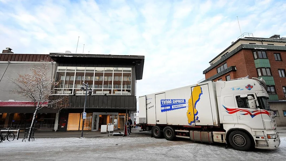 Danslokal. Luleå kommun och landstingsledningen samarbetar för att säkra Dansens hus till Luleå. Avtalet innebär att de tillsammans betalar hyran för gamla Åhlénshuset.