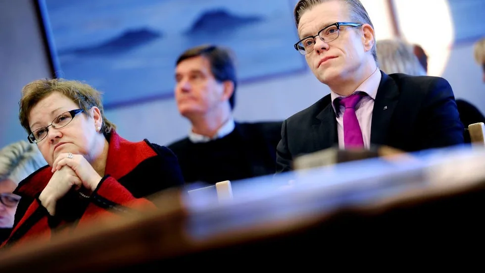 Budgetbråk. Moderaten Anders Josefsson kräver att kommunalrådet Yvonne Stålnacke redan före valet redovisar hur man ska klara budgeten nästa år.