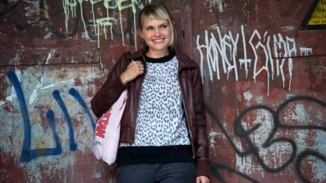 BEHOV. "Det här överflödssamhället skapar en jättestark längtan hos mig efter en annan struktur som är baserad på människors behov i stället för på företagsvinster", säger Sara Granér.