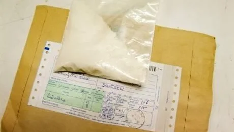 FARLIG. 5-IT har sålts helt lagligt över internet, men nu föreslår man att substansen klassas som hälsofarlig vara efter att minst 14 unga dött med drogen i kroppen.