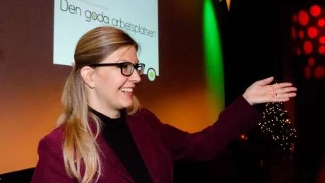 GRUPPUTVECKLING. Cecilia Hjelte, beteendevetare och organisationskonsult, föreläste om utveckling av arbetsgrupper under seminariet Den goda arbetsplatsen.Foto: Håkan Zerpe