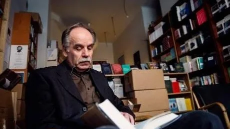 LÅNGT YRKESLIV. Styrbjörn Gustafsson blev förläggare först efter ett långt yrkesliv som bland annat folkskolelärare och Sida-konsult. "Man får vara billig i drift och kanske uppe i mina år. Jag har inte framför mig att jag ska skaffa alla saker som man brukar skaffa".