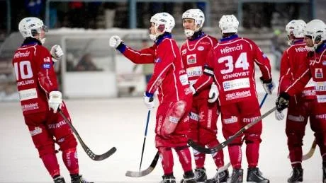 KLASSKILLNAD. Kalix Bandy vann enkelt med 8-0.